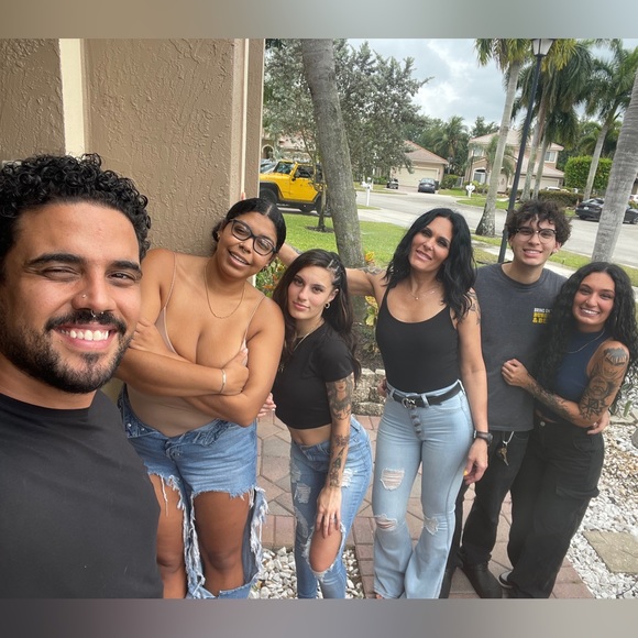 Meet your Posher, Angelina - Picture 2 of 14